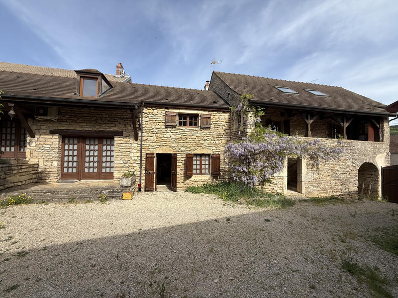 Maison - 275 m² - 10 pièces