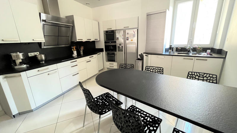 Appartement - 200 m² - 7 pièces