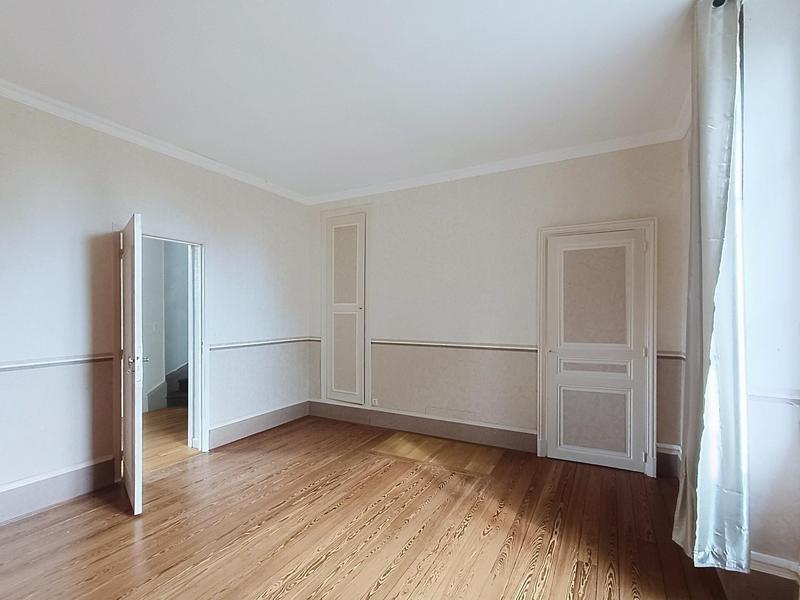 Maison - 230 m² - 7 pièces