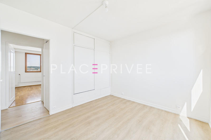 Appartement - 99 m² - 4 pièces
