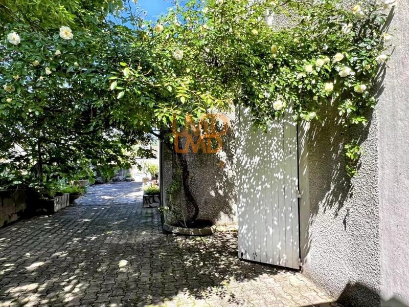 Maison - 225 m² - 6 pièces