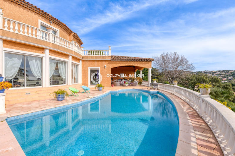 Maison - 250 m² - 5 pièces