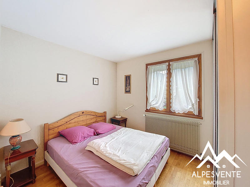 Maison - 225 m² - 10 pièces