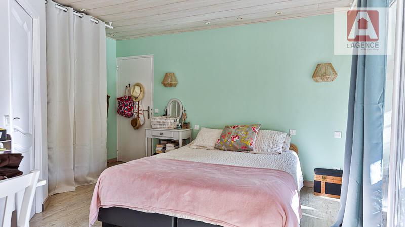 Maison - 235 m² - 8 pièces