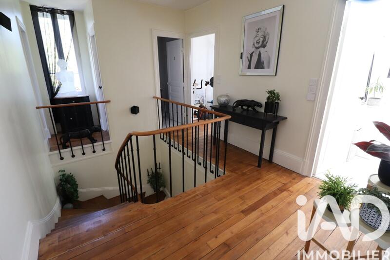 Maison - 305 m² - 10 pièces