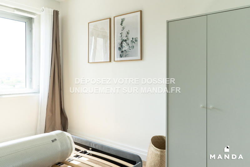 Chambre - 11 m² - 6 pièces