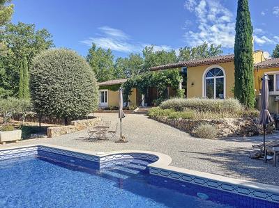 Villa - 253 m² - 8 pièces