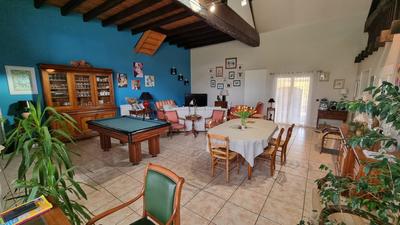 Maison - 235 m² - 8 pièces