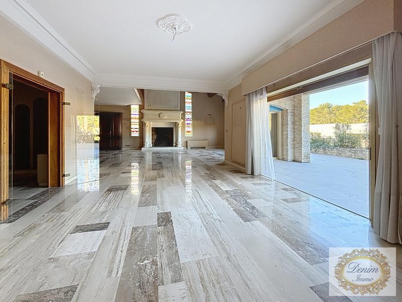 Villa - 390 m² - 6 pièces