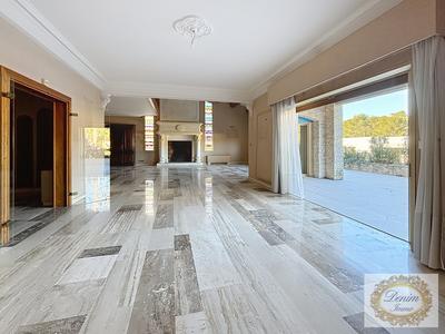 Villa - 390 m² - 6 pièces