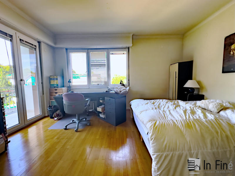 Appartement - 143 m² - 5 pièces