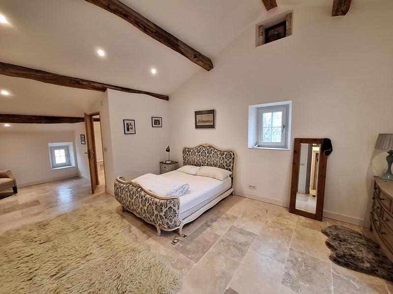 Maison - 543 m² - 12 pièces