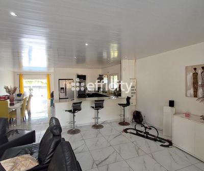 Maison - 170 m² - 5 pièces