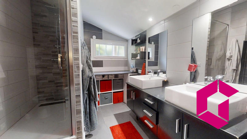 Maison - 135 m² - 7 pièces