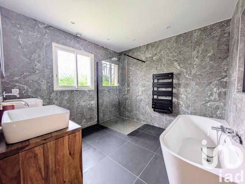 Maison - 200 m² - 5 pièces