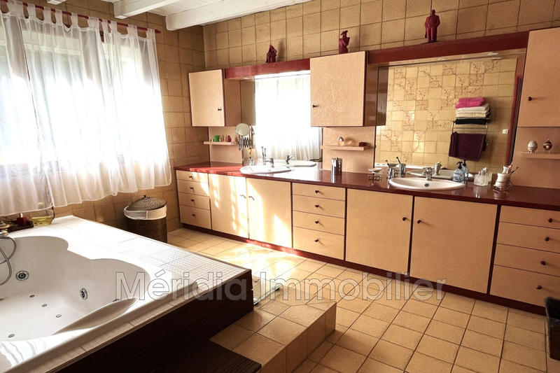 Villa - 219 m² - 6 pièces