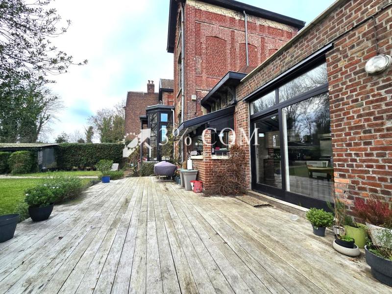 Propriété - 250 m² - 9 pièces