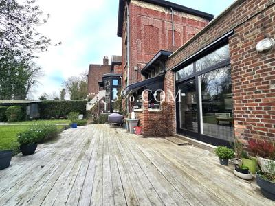 Propriété - 250 m² - 9 pièces