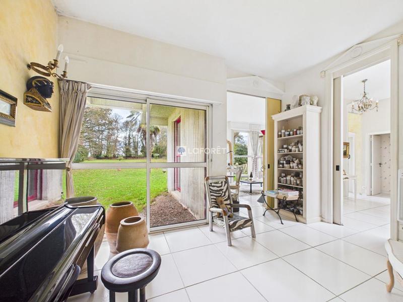 Maison - 252 m² - 12 pièces