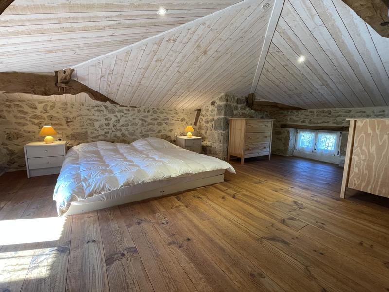 Maison - 300 m² - 8 pièces