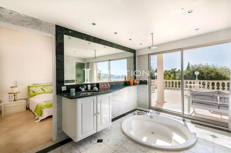 Villa - 320 m² - 6 pièces