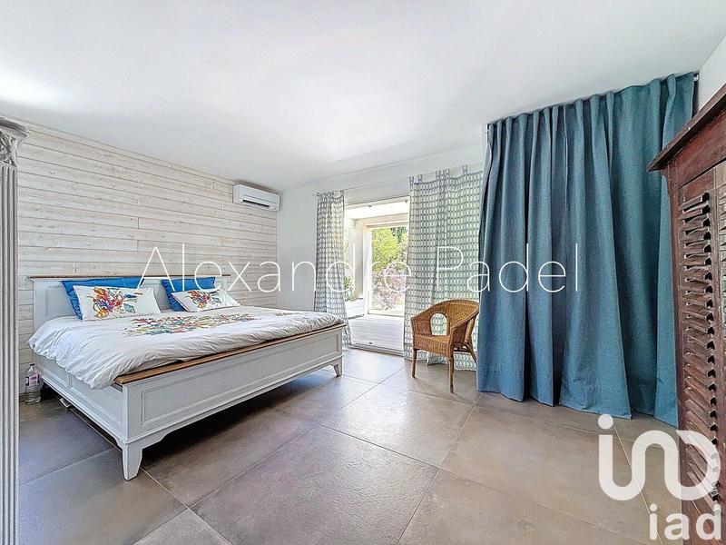 Maison - 270 m² - 10 pièces