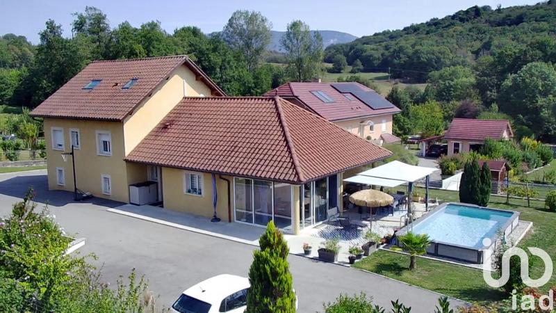 Maison - 200 m² - 9 pièces
