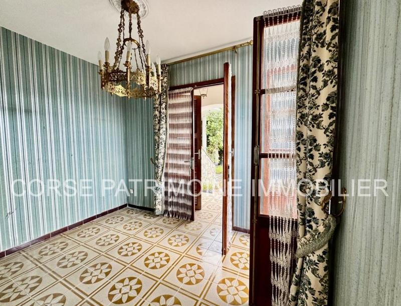 Maison - 229 m² - 18 pièces