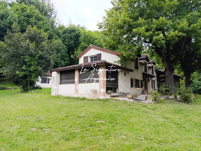 Maison - 231 m² - 7 pièces