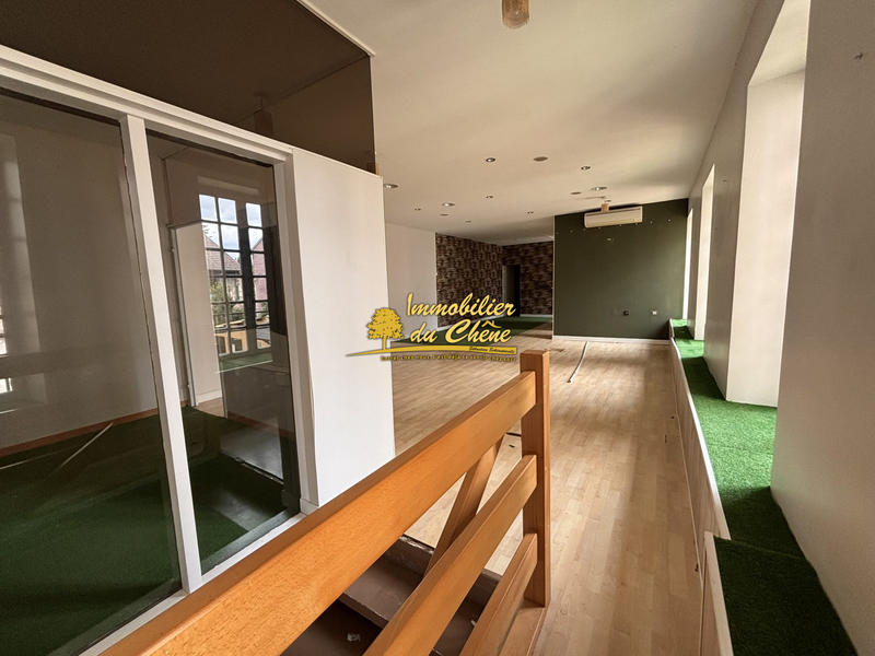 Local commercial - 211 m² - 7 pièces