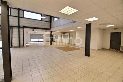 Local commercial - 891 m²