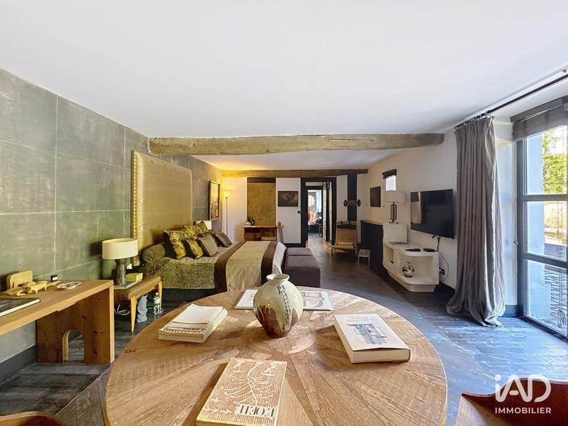 Maison - 1 044 m² - 15 pièces