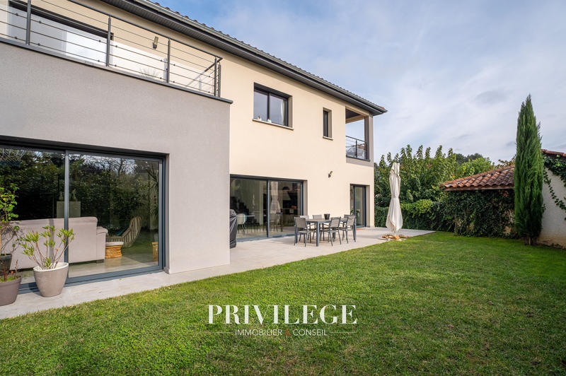 Maison - 199 m² - 6 pièces