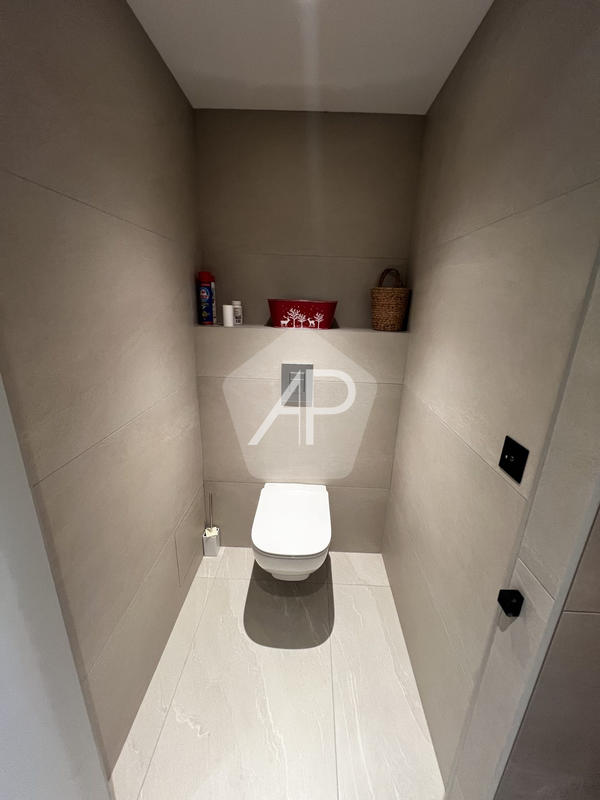 Maison - 180 m² - 2 pièces