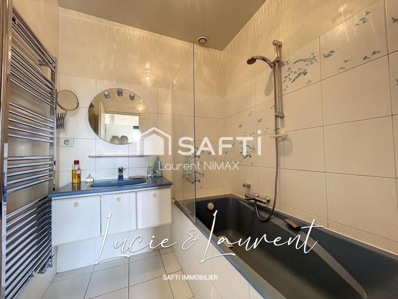 Maison - 260 m² - 8 pièces