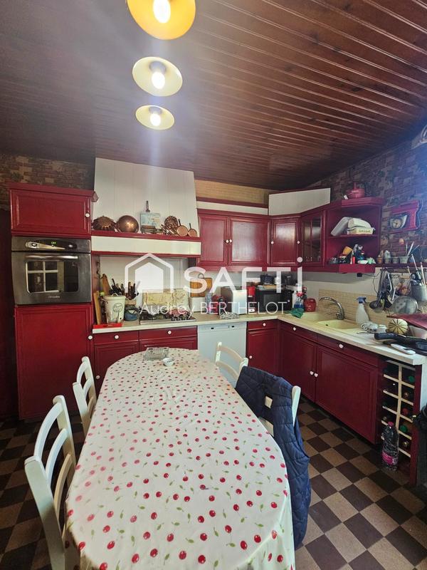 Maison - 256 m² - 8 pièces