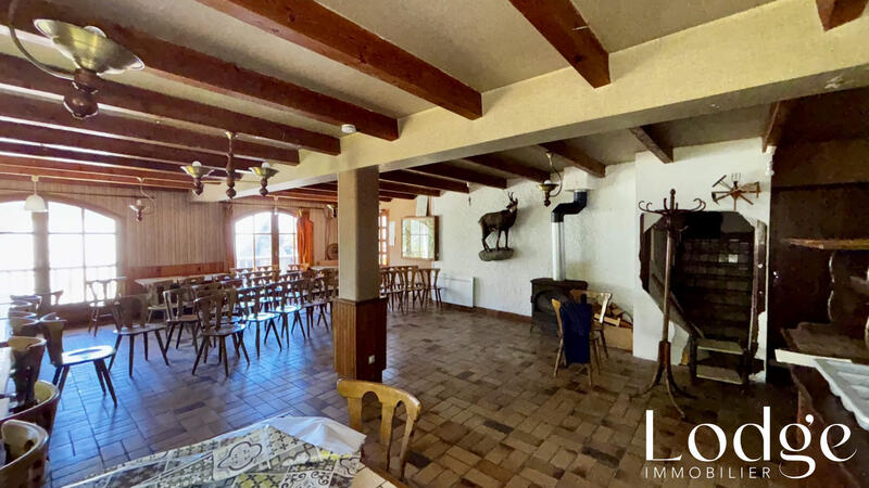 Maison - 400 m² - 12 pièces