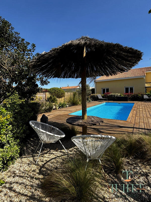 Maison - 279 m² - 11 pièces