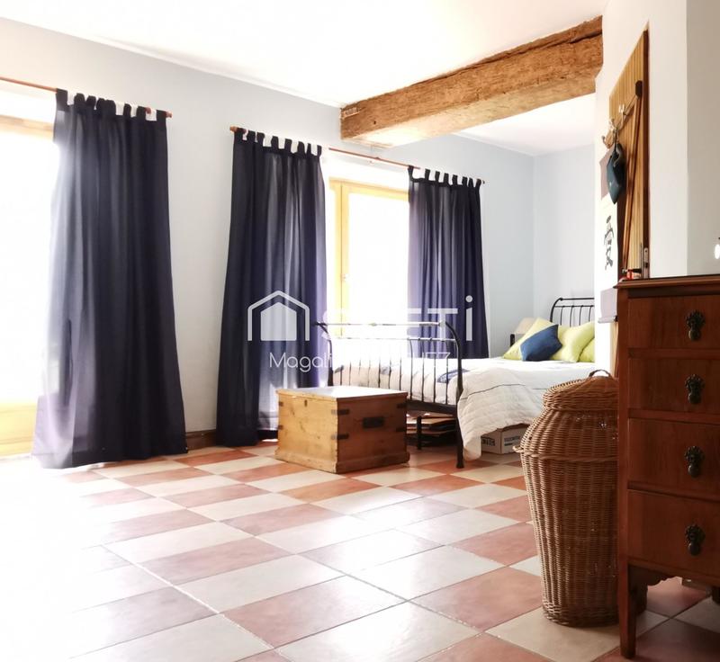 Maison - 280 m² - 10 pièces