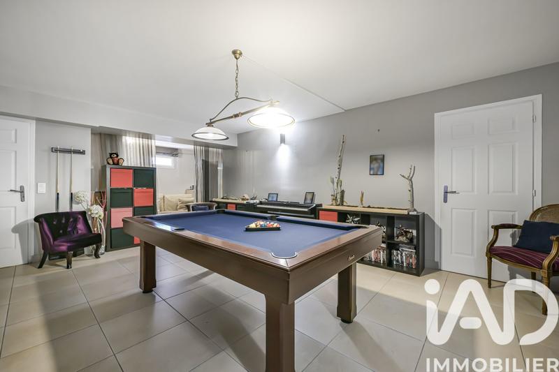 Maison - 273 m² - 8 pièces