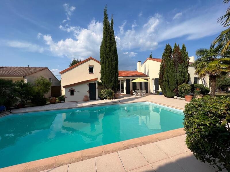 Maison - 170 m² - 8 pièces