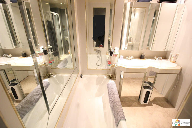 Maison - 143 m² - 7 pièces