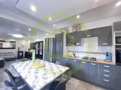 Maison - 77 m² - 4 pièces