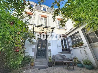 Maison - 219 m² - 8 pièces