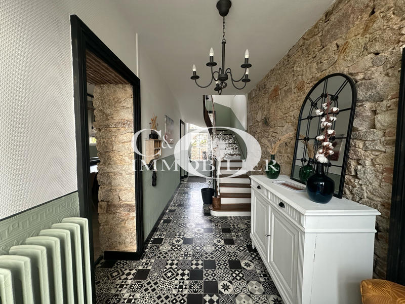 Maison - 236 m² - 10 pièces