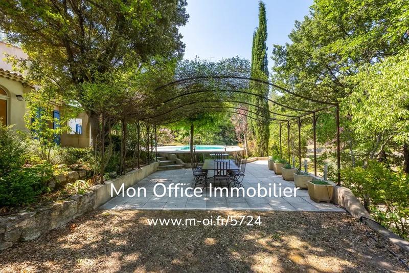 Propriété - 270 m² - 10 pièces