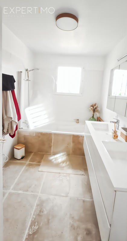 Maison - 230 m² - 7 pièces