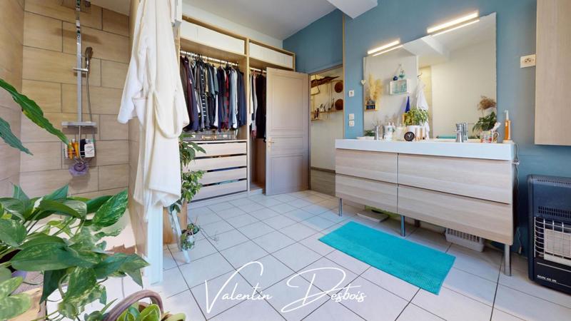 Maison - 209 m² - 9 pièces