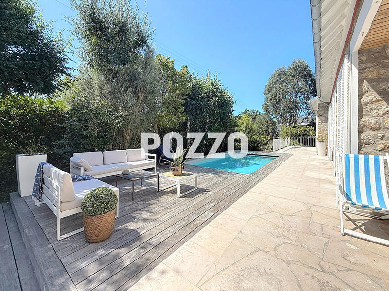 Maison - 323 m² - 7 pièces