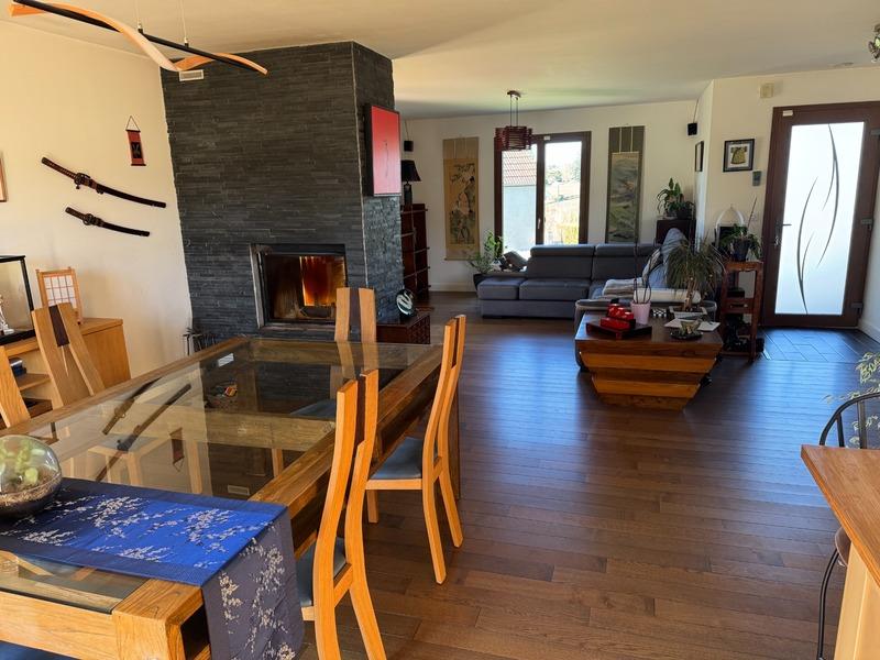 Maison - 200 m² - 7 pièces